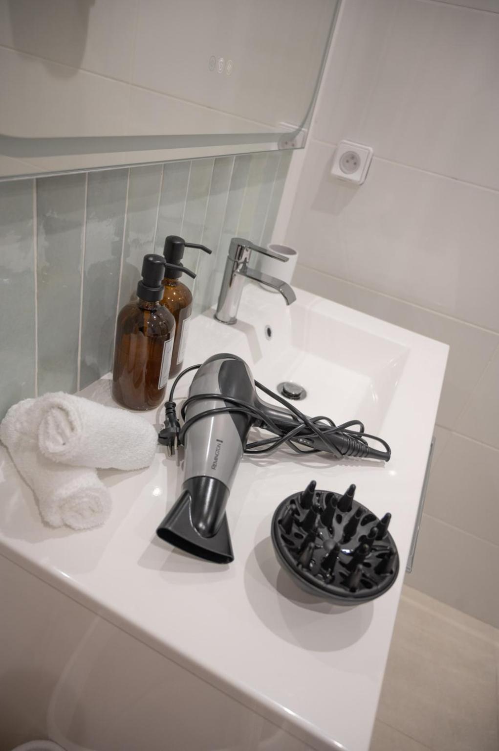 Lou Cabanot - Appartement Lumineux 3 Chambres - Parking Gratuit Apartment